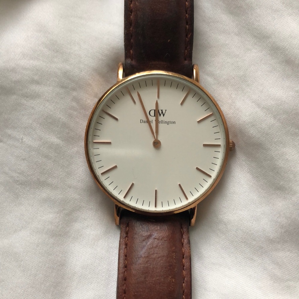 daniel wellington brown analog watch